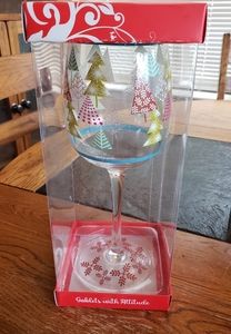 NIB Decorative Holiday Wine Glass